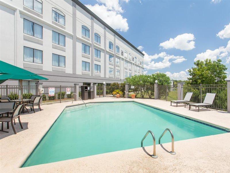 Wingate By Wyndham Savannah Pooler Hotel Exterior photo